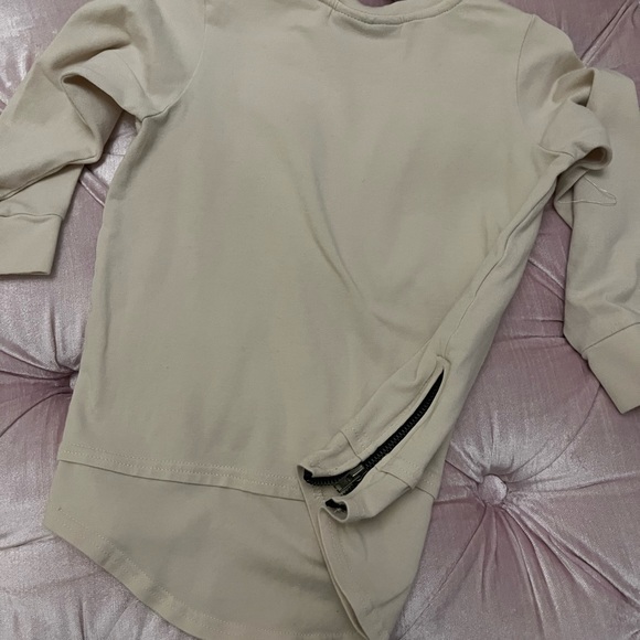 Minikid “space odyssey” long sleeved t-shirt. Size 4T. Good condition. - Picture 3 of 3